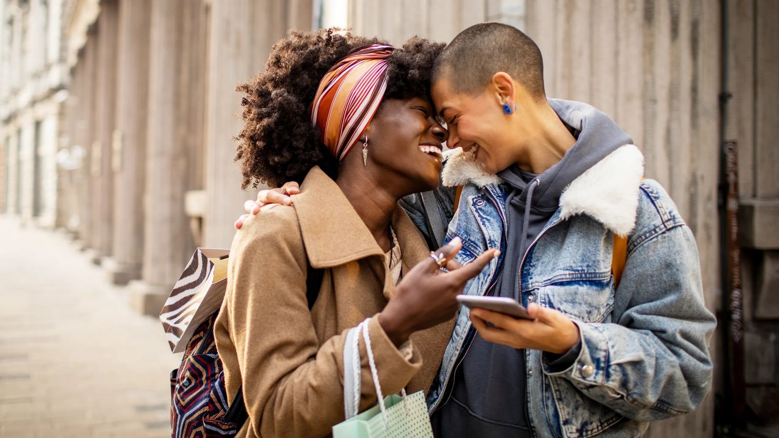 Okamour: Redefining Online Connections